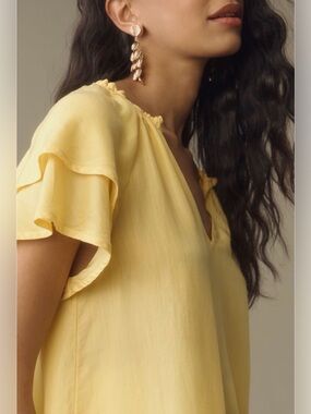Cloth and Stone yellow flutter sleeve blouse. Size L. EUC.